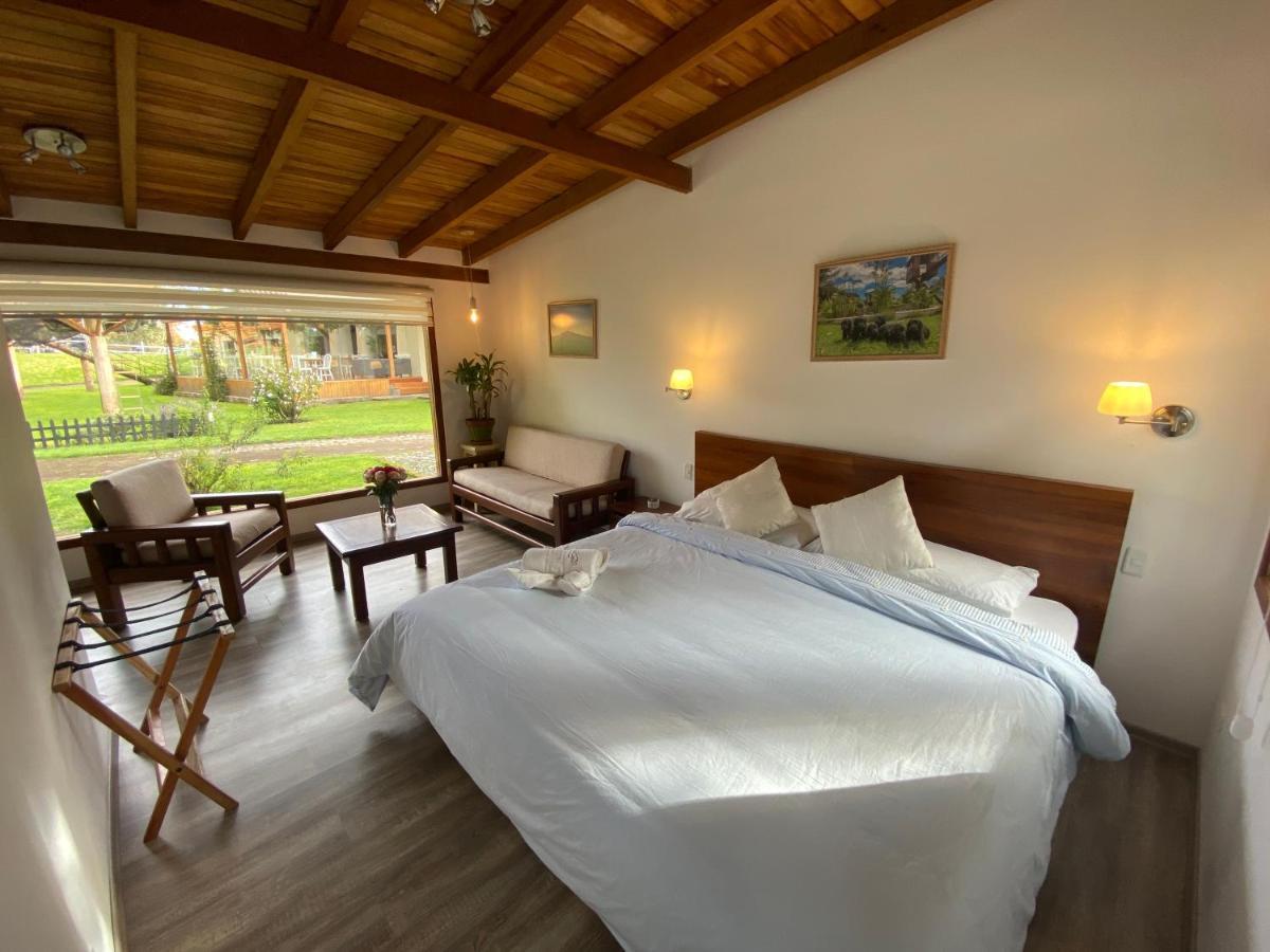 Hosteria Papagayo Cotopaxi Machachi ภายนอก รูปภาพ